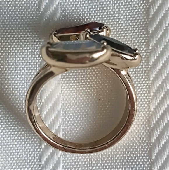 Elegant Chicos Gold Tone and Gemstone Ring - Size 6 - NWOT - Picture 5 of 7